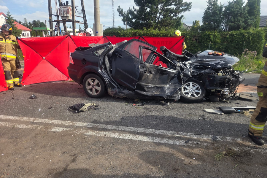 Tragiczny wypadek na drodze krajowej. Nie udało się uratować życia kierowcy